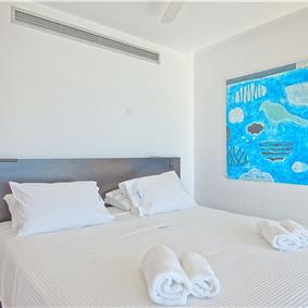 5 bedroom luxury villa with infinity pool, sea views and tennis court near Chania, sleeps 10